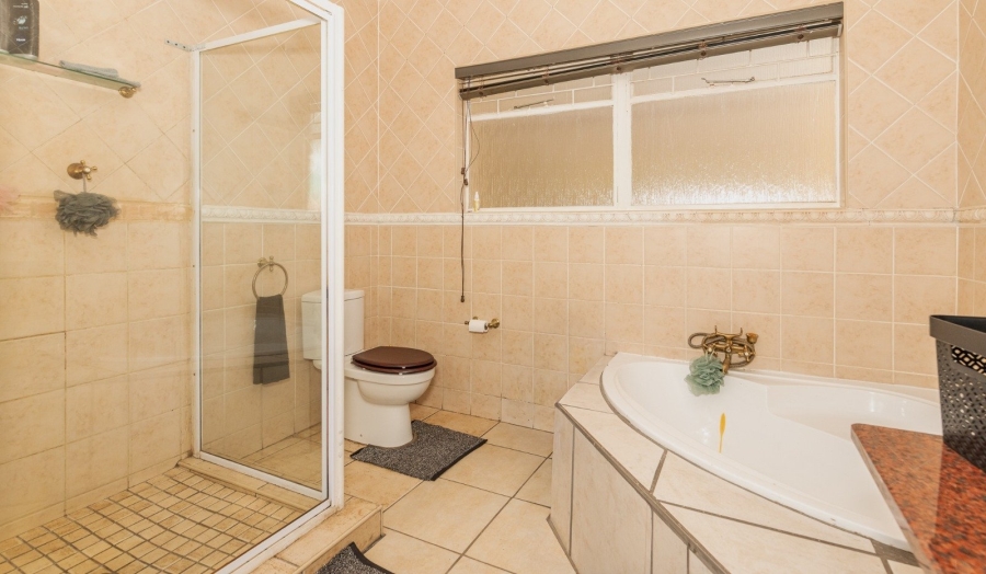 4 Bedroom Property for Sale in Wilkoppies North West